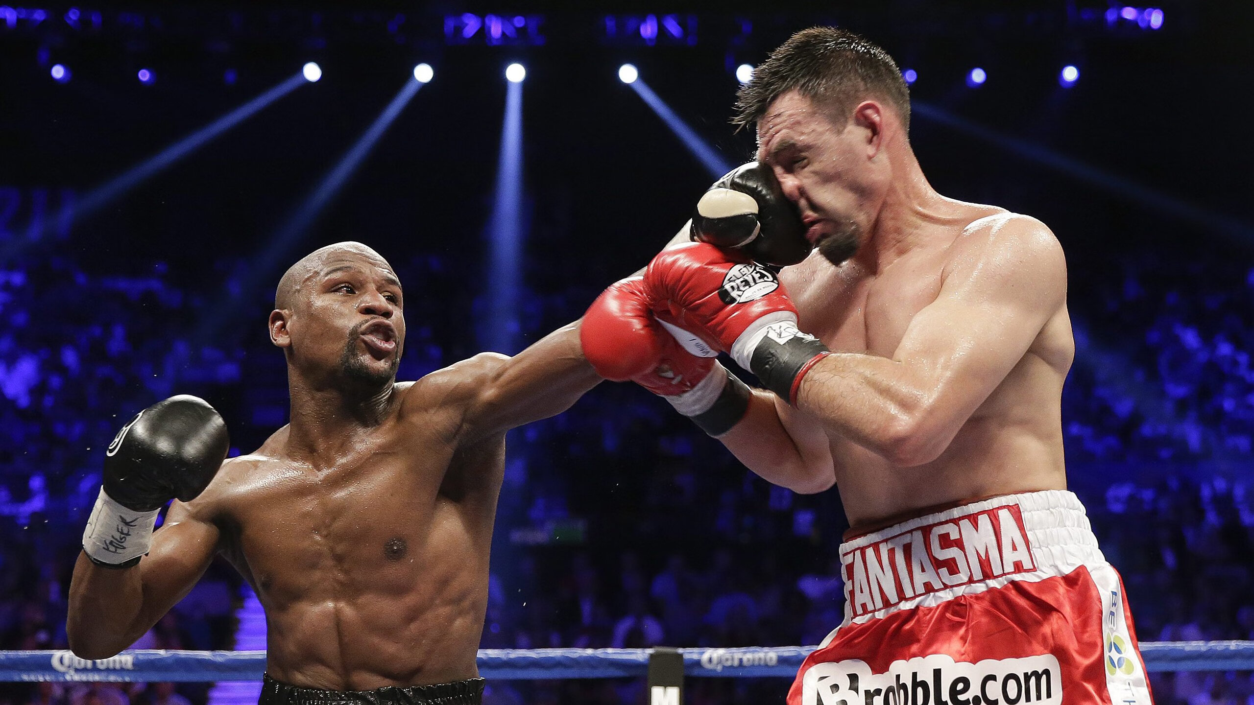 “海岸狂飙:沿线海天一色的极速赛段”