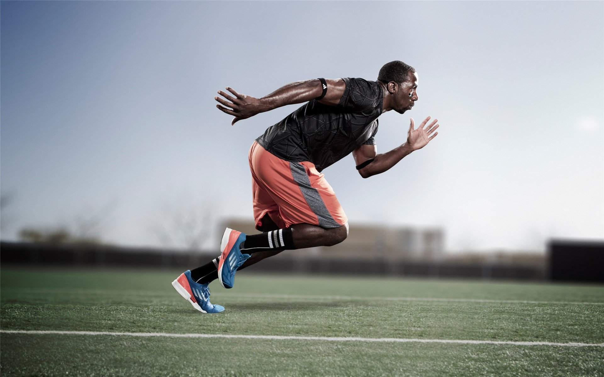 -篮网训练结束后安排冷敷项目缓解肌肉疲劳，篮网训练赛